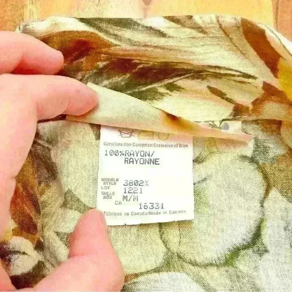 Vintage oversized Hawaiian floral short sleeves button down blouse shirt - Picture 7 of 13